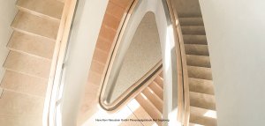 Treppe aus Naturstein Hans Kern im Plenarsaalgebäude in Bad Segeberg