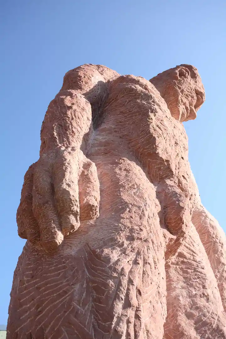 Skulptur aus Naturstein des DNV